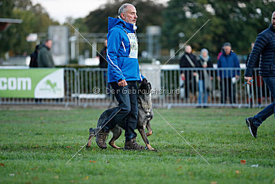 Emy vom Dahlhauser Schloßpark