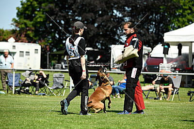 ne pas toucher Aaron